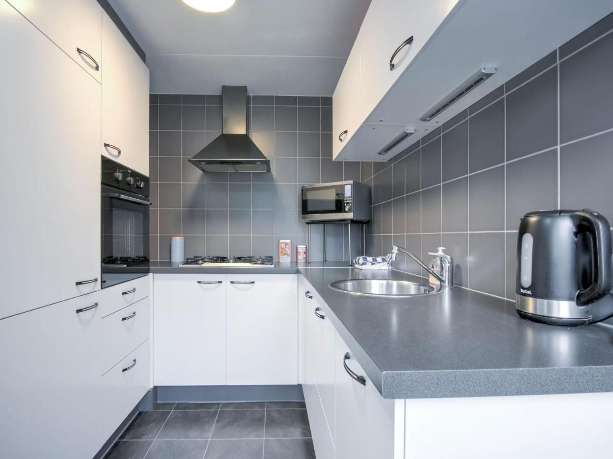 Fantastic Villa In Ooltgensplaat With Jetty Экстерьер фото