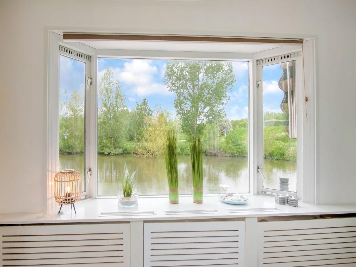 Fantastic Villa In Ooltgensplaat With Jetty Экстерьер фото