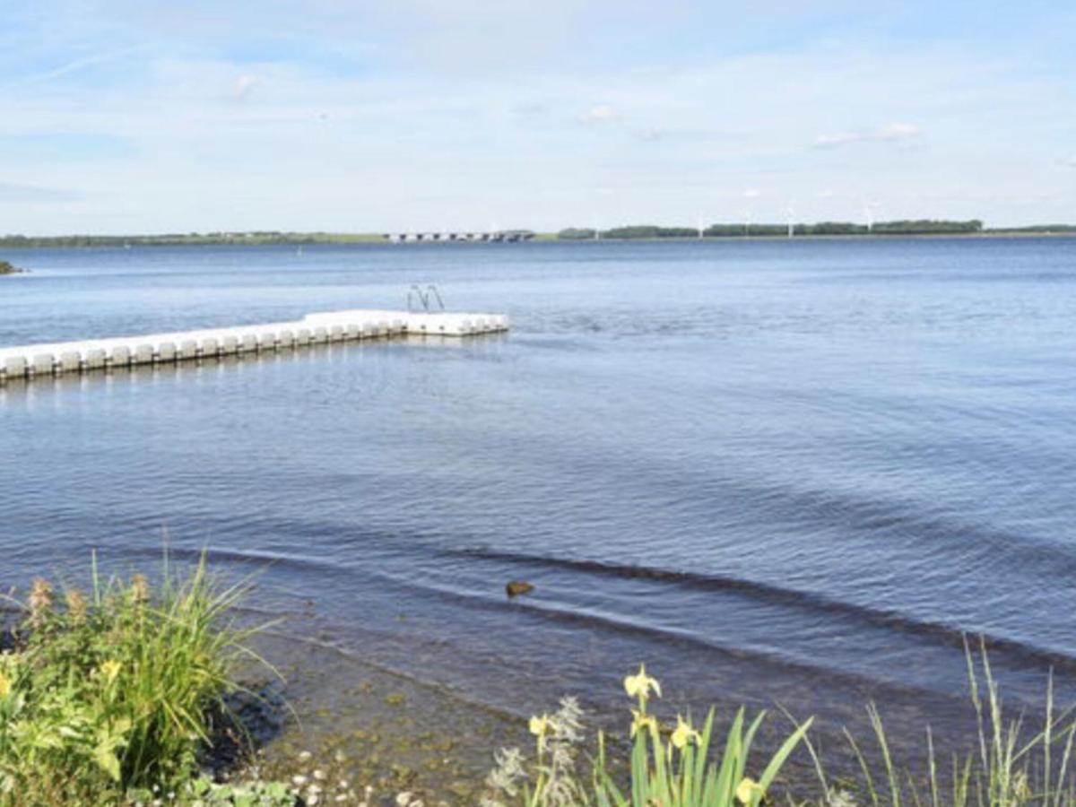 Fantastic Villa In Ooltgensplaat With Jetty Экстерьер фото